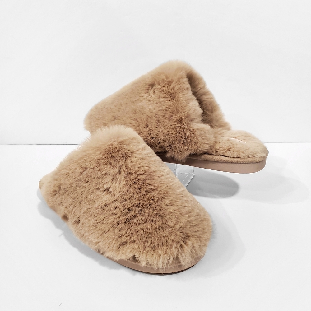(NWOT) LA VIE EN ROSE Tan Fuzzy Slippers